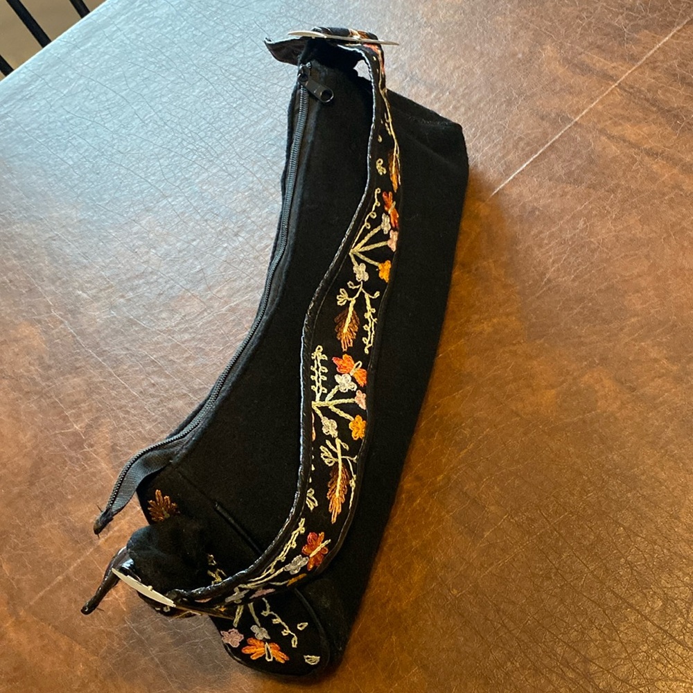 Shiraleah  black purse with embroidered strap